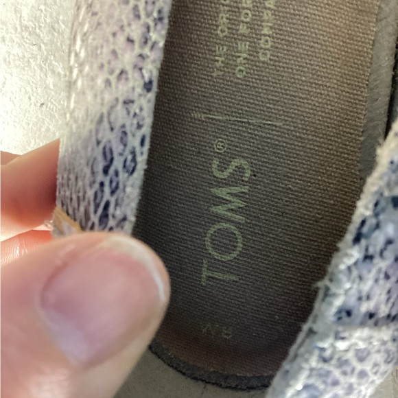 Toms Julie Women 8 Snake Animal Print Comfort Ballet Flats Gray Embossed Suede - Picture 4 of 8